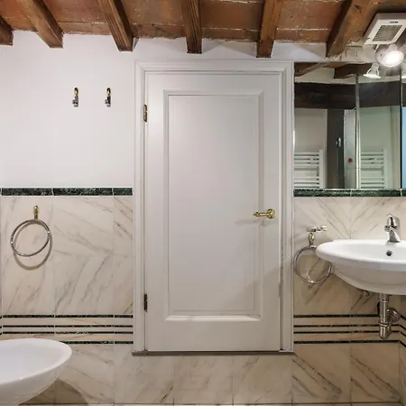 Апартаменты Borgo Albizi Penthouse - 360 Terrace View Флоренция